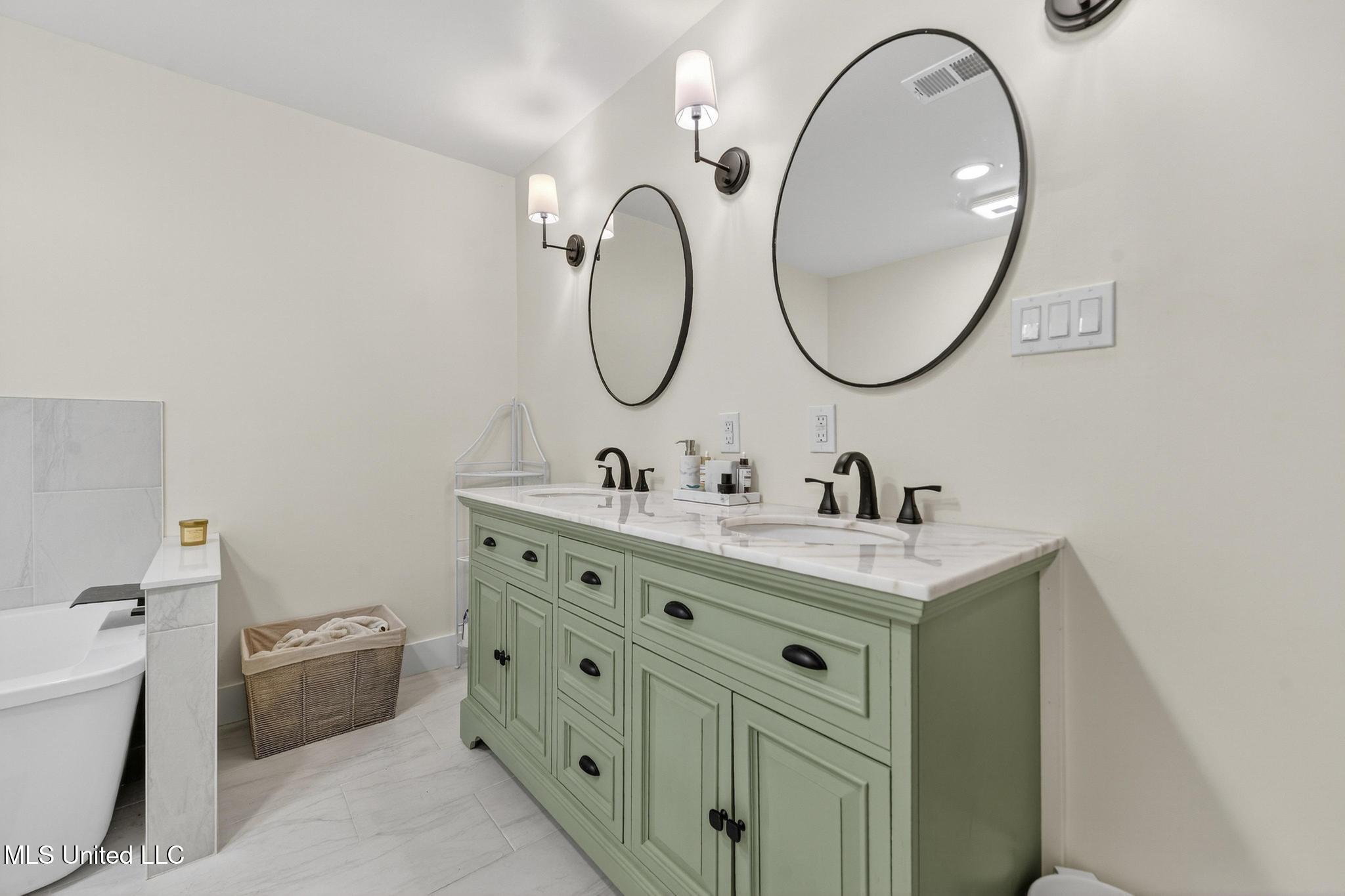 100 Hunter Drive Ocean Springs, MS 39564 - Photo 14 of 67 015