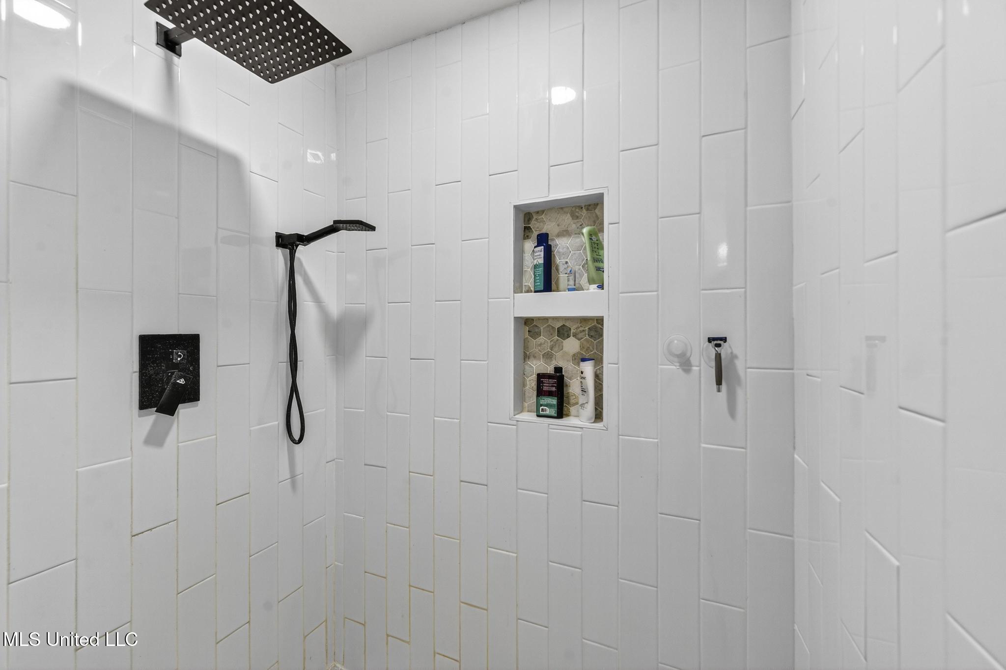 100 Hunter Drive Ocean Springs, MS 39564 - Photo 16 of 67 017