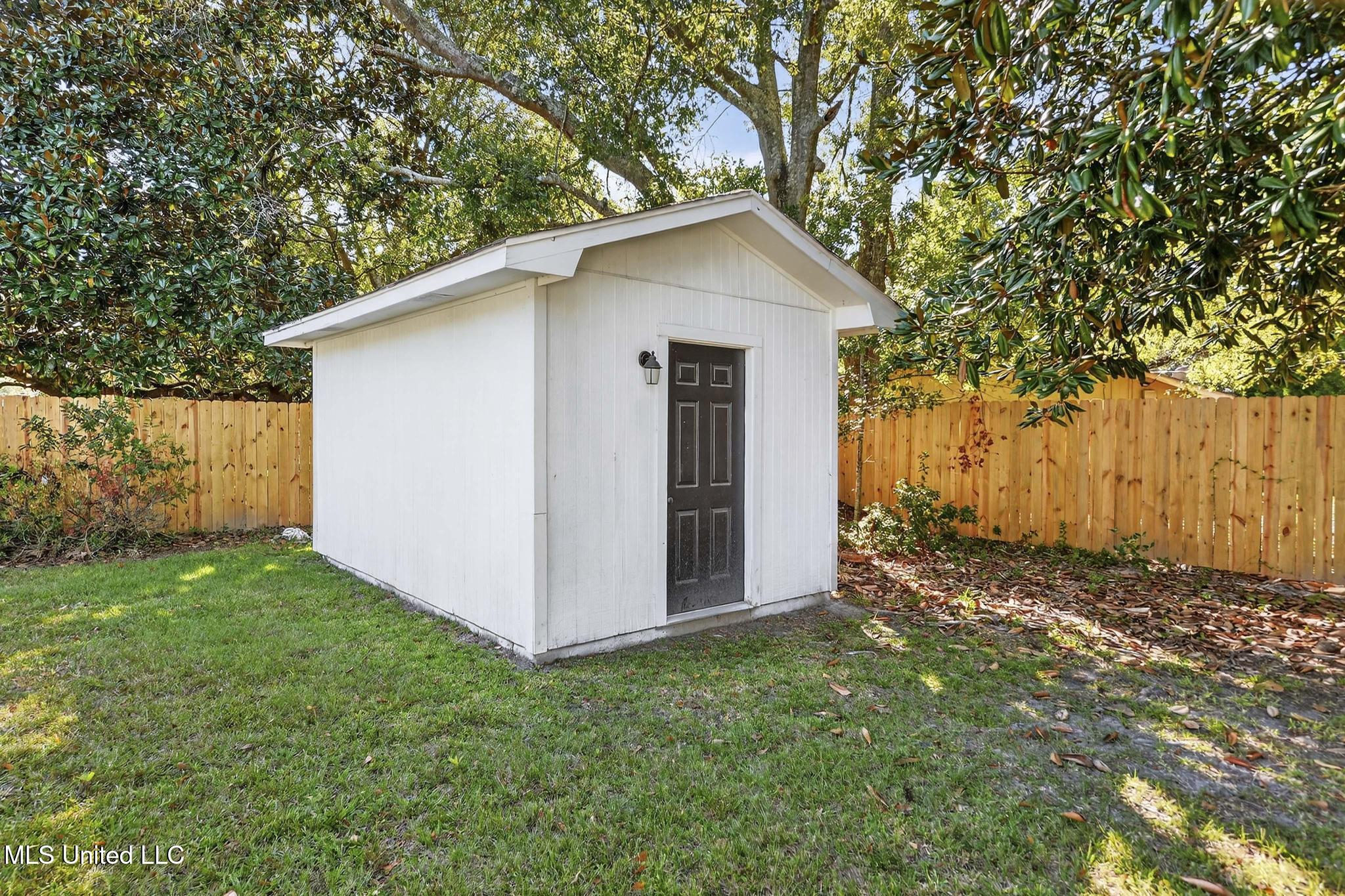 100 Hunter Drive Ocean Springs, MS 39564 - Photo 25 of 67 026