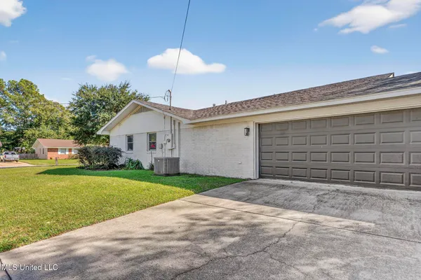 $349,900 | 100 Hunter Drive, Ocean Springs, MS 39564
