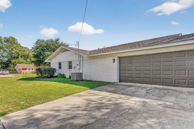 $349,900 | 100 Hunter Drive, Ocean Springs, MS 39564