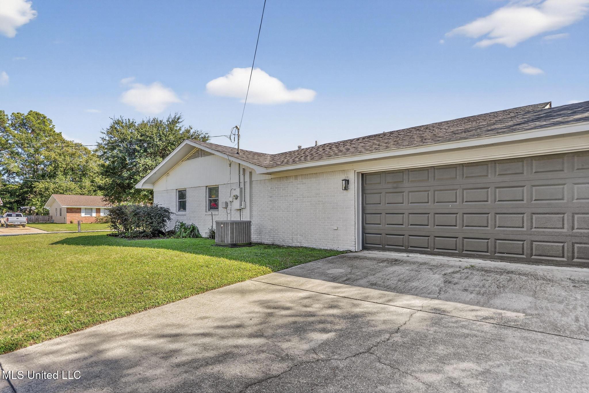 100 Hunter Drive Ocean Springs, MS 39564 - Photo 28 of 67 003