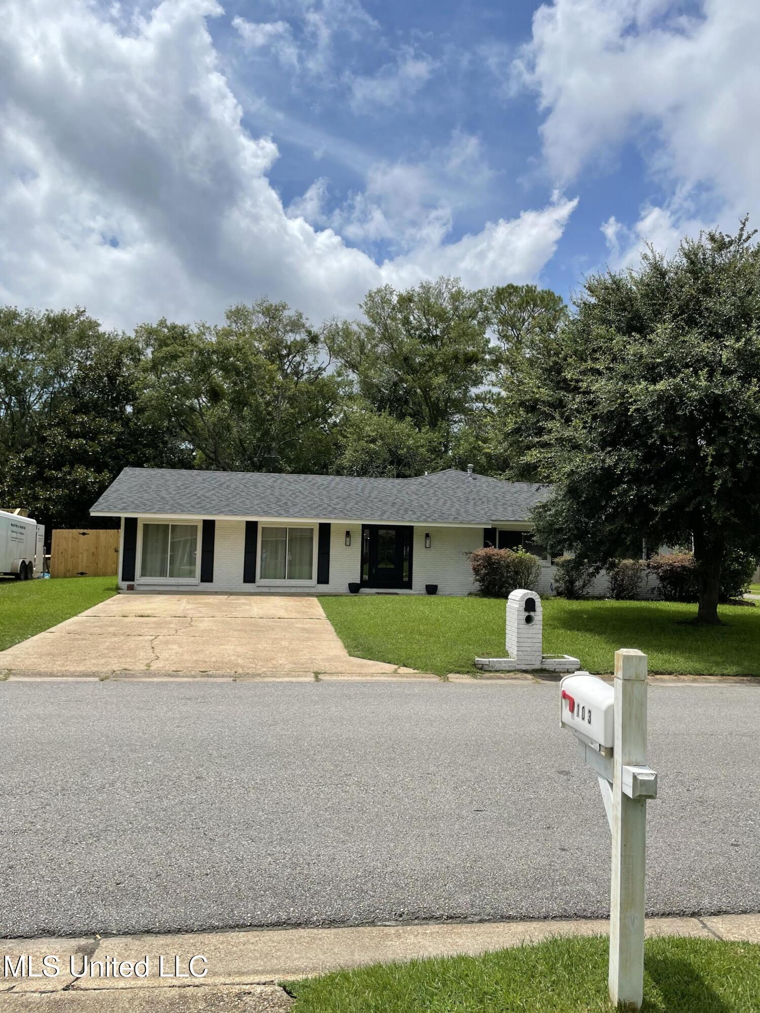 100 Hunter Drive Ocean Springs, MS 39564 - Photo 29 of 67 IMG_0189 (1)