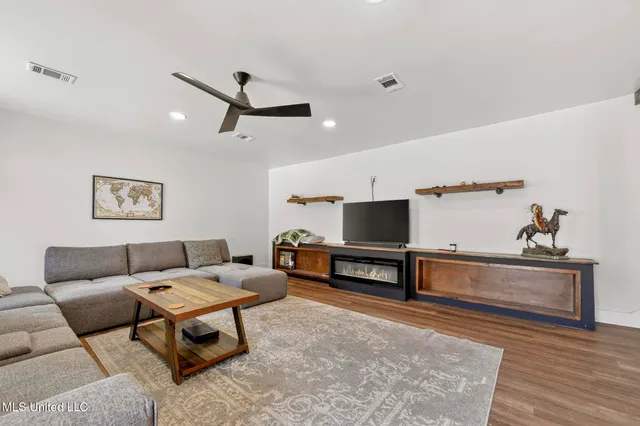 $349,900 | 100 Hunter Drive, Ocean Springs, MS 39564