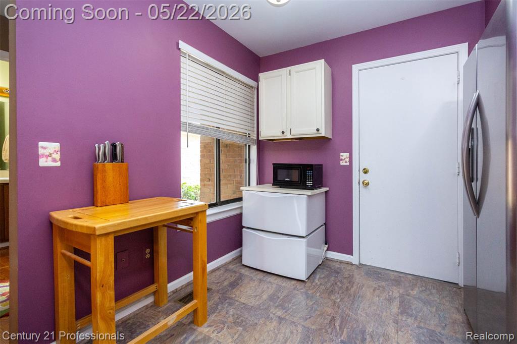 574 Tennyson Rochester, MI 48307 - Photo 14 of 48