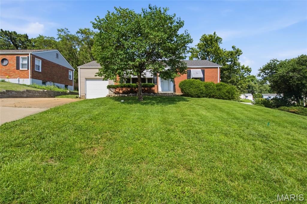 1550 Grant Road Webster Groves, MO 63119 - Photo 2 of 31