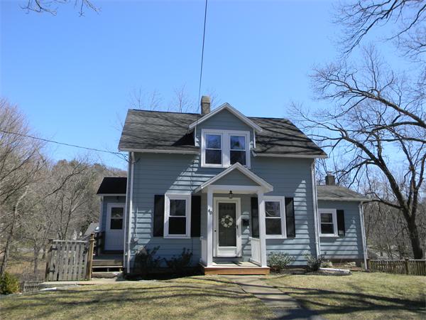 40 Longwood Road Reading, MA 01867 - Photo 1 of 11 Gallery Image 1