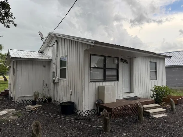 a front view of house with yard