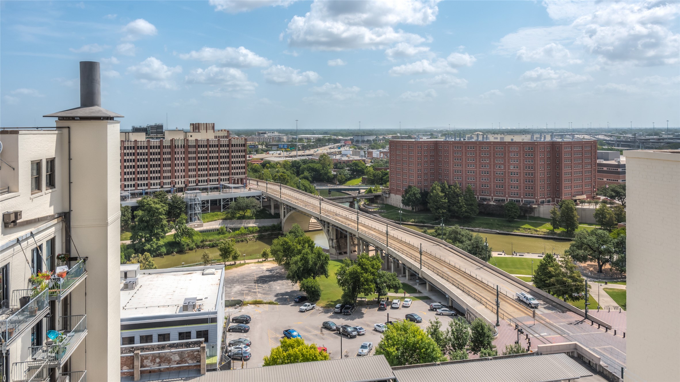 915 Franklin Street, Unit 9L Houston, TX 77002 - Photo 41 of 50 Main street and Metro just a block away!