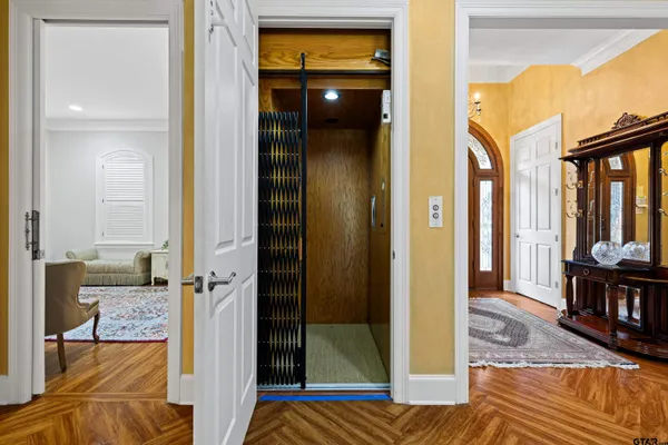 $864,000 | 1360 East Main Street, Henderson, TX 75652