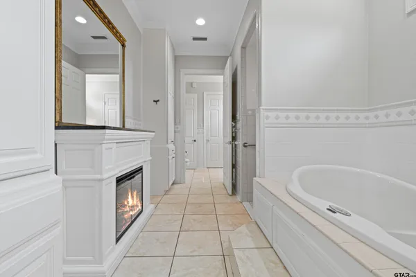 $864,000 | 1360 East Main Street, Henderson, TX 75652