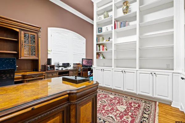 $864,000 | 1360 East Main Street, Henderson, TX 75652