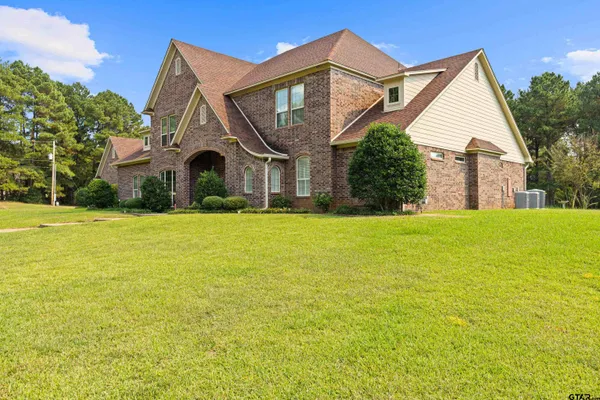 $864,000 | 1360 East Main Street, Henderson, TX 75652