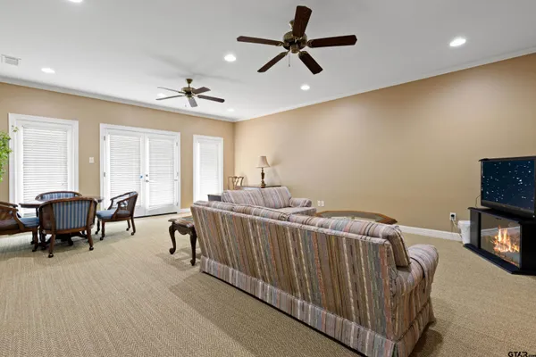 $864,000 | 1360 East Main Street, Henderson, TX 75652