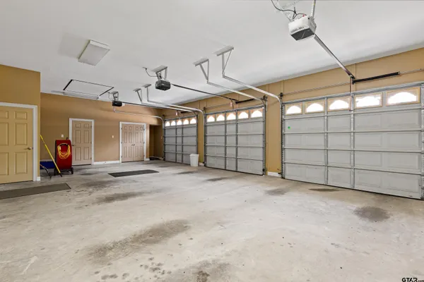 $864,000 | 1360 East Main Street, Henderson, TX 75652