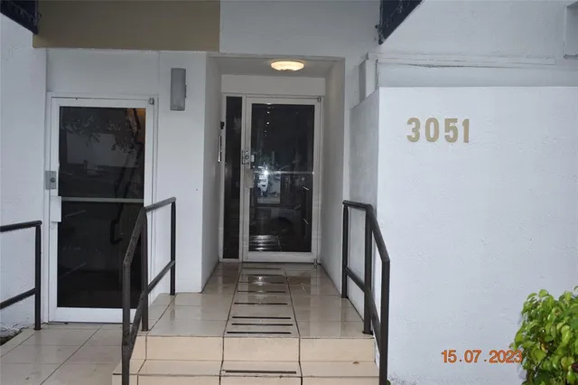 $1,900 | 3051 Southwest 27th Avenue, Unit 204, Miami, FL 33133