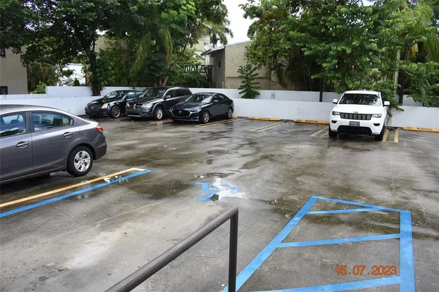 $1,900 | 3051 Southwest 27th Avenue, Unit 204, Miami, FL 33133