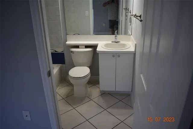 $1,900 | 3051 Southwest 27th Avenue, Unit 204, Miami, FL 33133