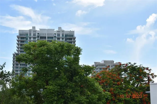 $1,900 | 3051 Southwest 27th Avenue, Unit 204, Miami, FL 33133