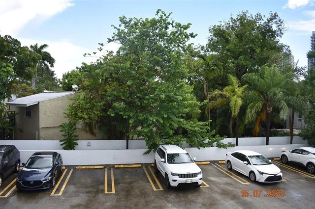 $1,900 | 3051 Southwest 27th Avenue, Unit 204, Miami, FL 33133