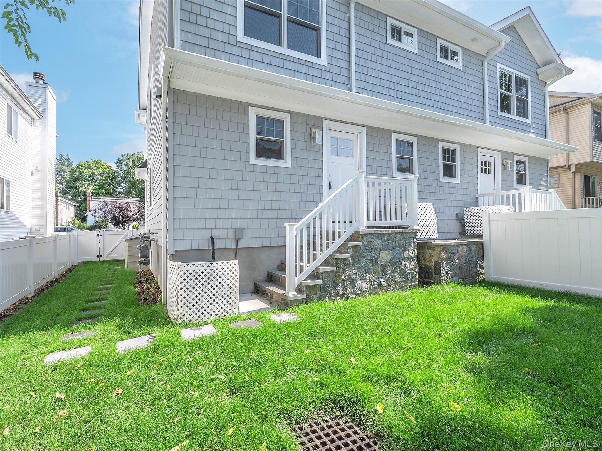 59 Edgewood Road, Unit B Port Washington, NY 11050 - Photo 15 of 20 Gallery Image 15