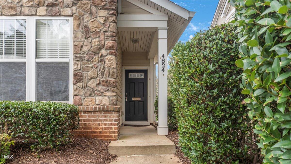 4824 Sir Duncan Way Raleigh, NC 27612 - Photo 2 of 32 02-DSC03202