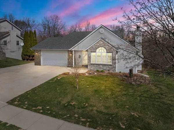 $459,900 | 1407 Villa Park Court, West Bend, WI 53090