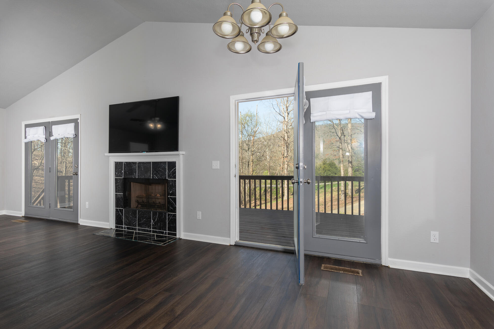 4658 Slygo Road Trenton, GA 30752 - Photo 5 of 33 20230307_4658SlygoRd__HoltWebb_0136_enfu