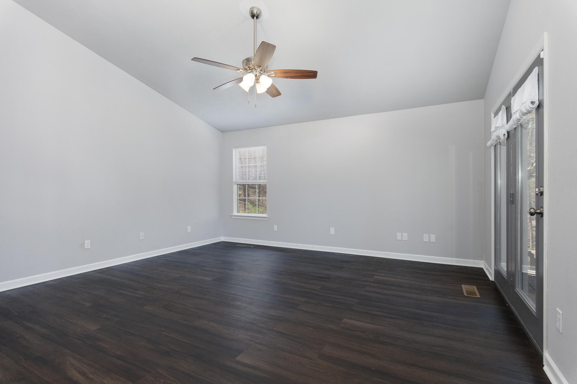 4658 Slygo Road Trenton, GA 30752 - Photo 10 of 33 20230307_4658SlygoRd__HoltWebb_0116_enfu