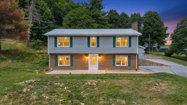 $549,950 | 6408 Orchard View Lane, Roanoke, VA 24018