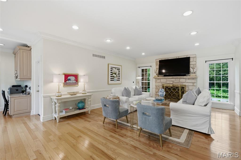 1721 Kenmont Road Ladue, MO 63124 - Photo 12 of 46