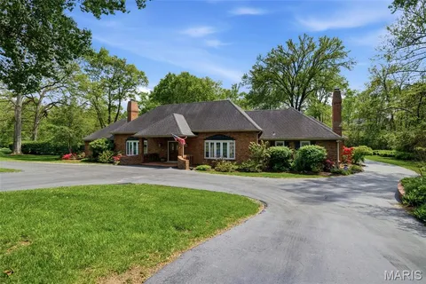 $1,299,000 | 1721 Kenmont Road, Ladue, MO 63124