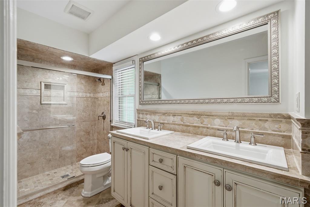 1721 Kenmont Road Ladue, MO 63124 - Photo 28 of 46