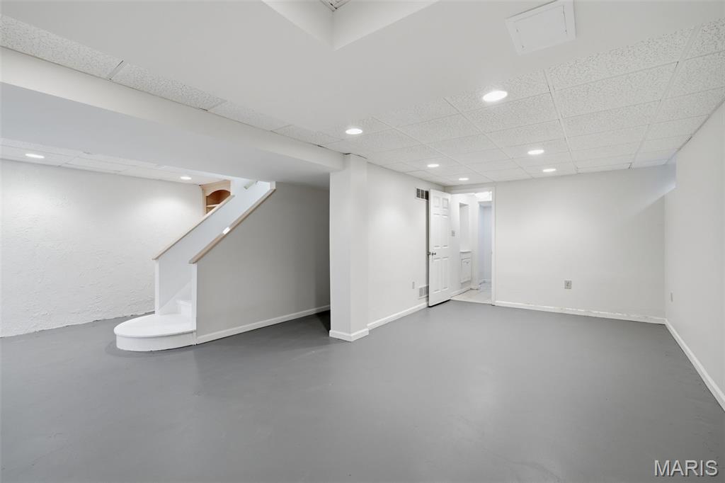 1721 Kenmont Road Ladue, MO 63124 - Photo 34 of 46