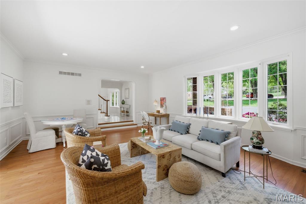 1721 Kenmont Road Ladue, MO 63124 - Photo 5 of 46