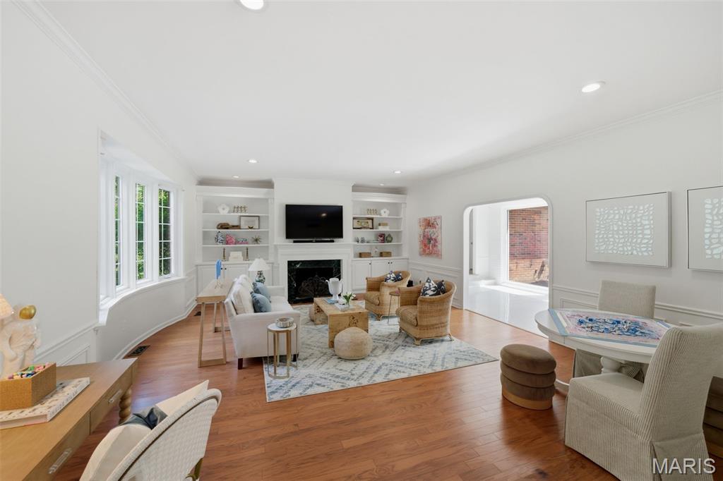 1721 Kenmont Road Ladue, MO 63124 - Photo 6 of 46