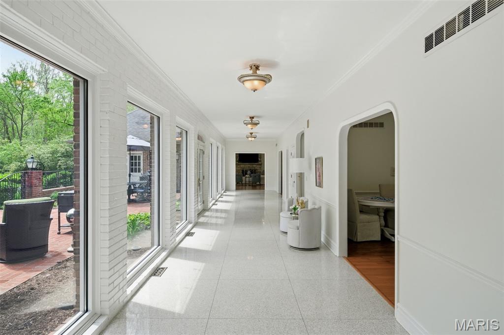 1721 Kenmont Road Ladue, MO 63124 - Photo 7 of 46