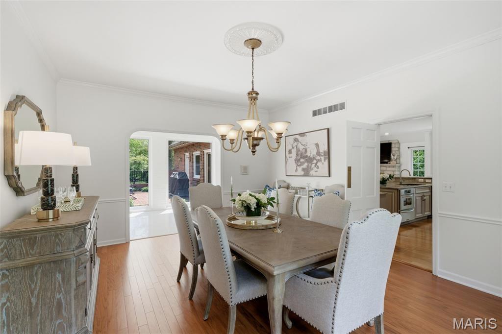 1721 Kenmont Road Ladue, MO 63124 - Photo 9 of 46