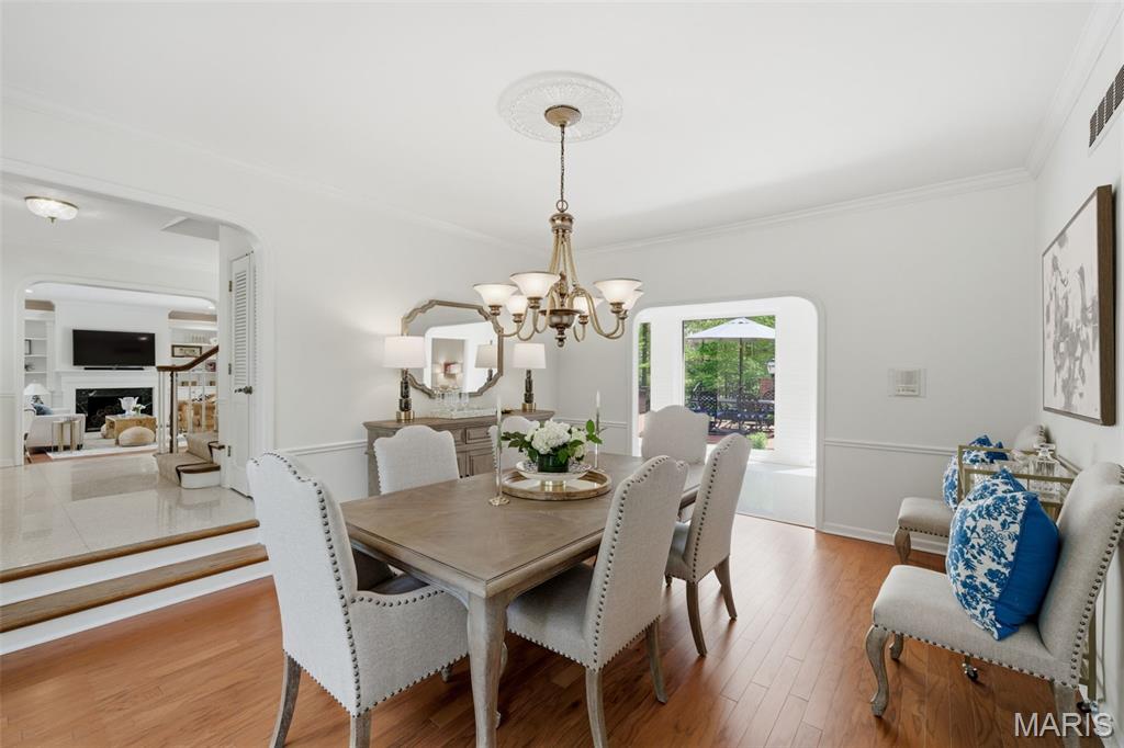 1721 Kenmont Road Ladue, MO 63124 - Photo 10 of 46