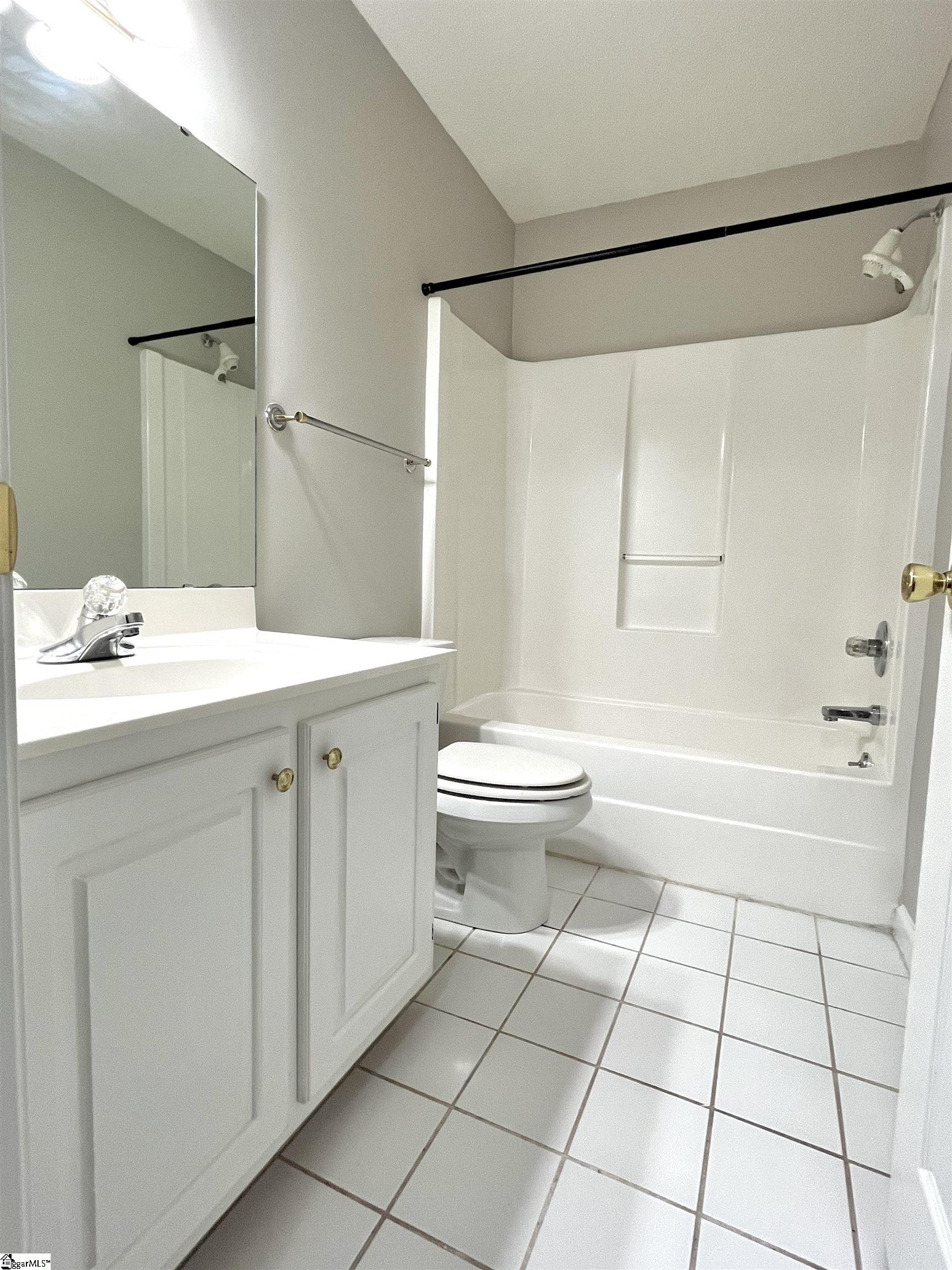 419 East Butler Road, Unit 7 Mauldin, SC 29662 - Photo 14 of 15 Upstairs Full Bathroom