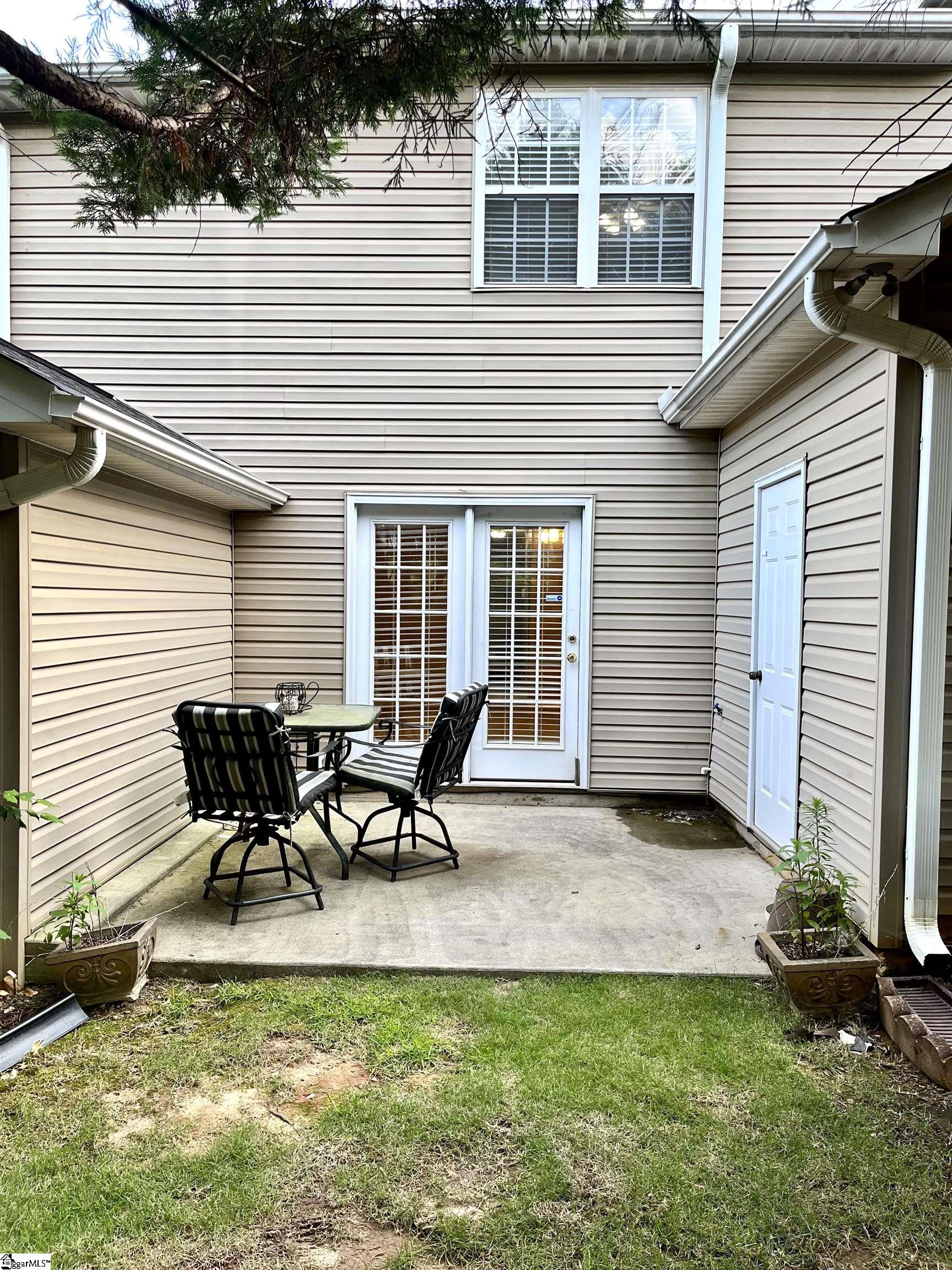 419 East Butler Road, Unit 7 Mauldin, SC 29662 - Photo 15 of 15 Patio furniture stay