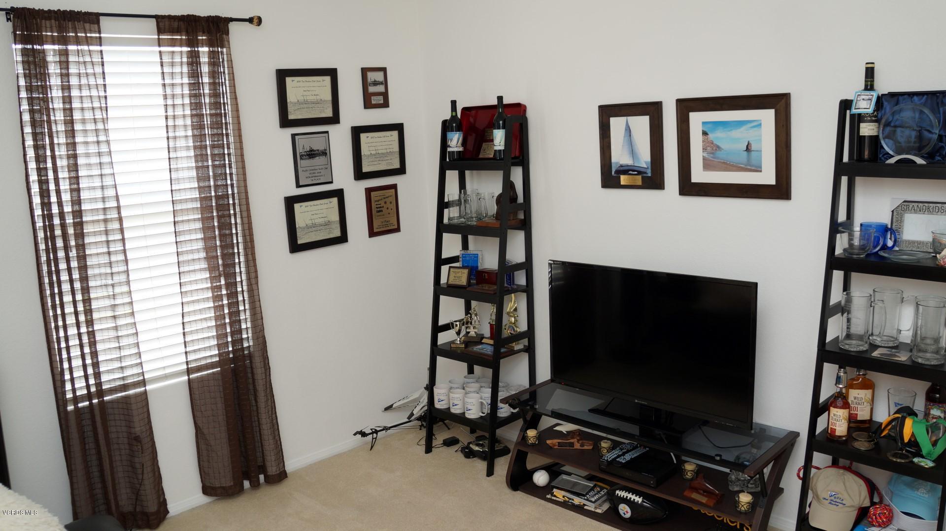 713 Pivot Point Way Oxnard, CA 93035 - Photo 19 of 33 713 Pivot Point Way, Oxnard, CA 93035 -