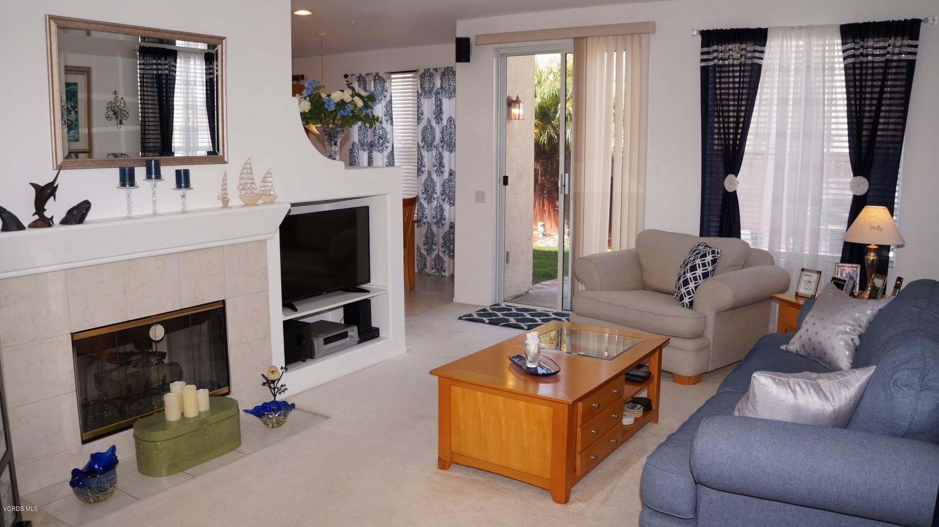 713 Pivot Point Way Oxnard, CA 93035 - Photo 4 of 33 713 Pivot Point Way, Oxnard, CA 93035 -