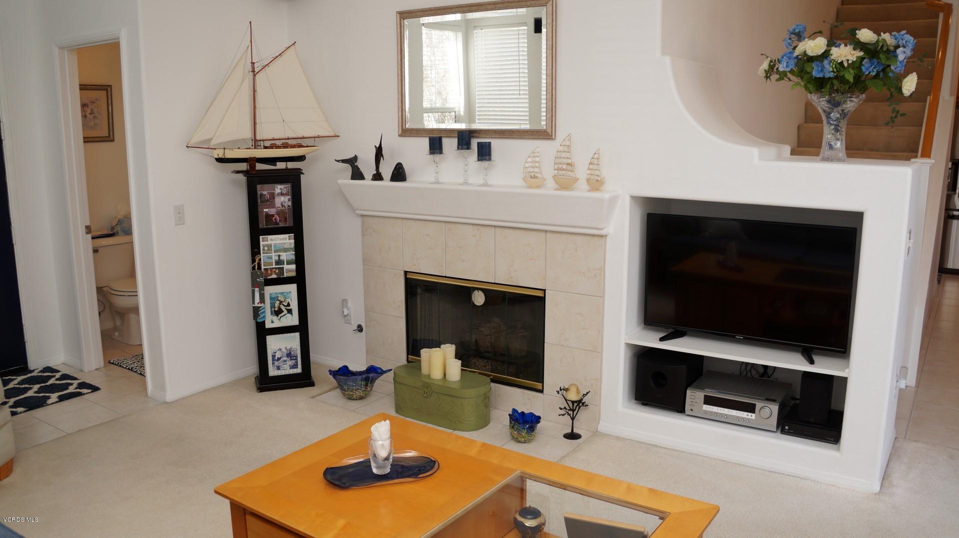 713 Pivot Point Way Oxnard, CA 93035 - Photo 5 of 33 713 Pivot Point Way, Oxnard, CA 93035 -