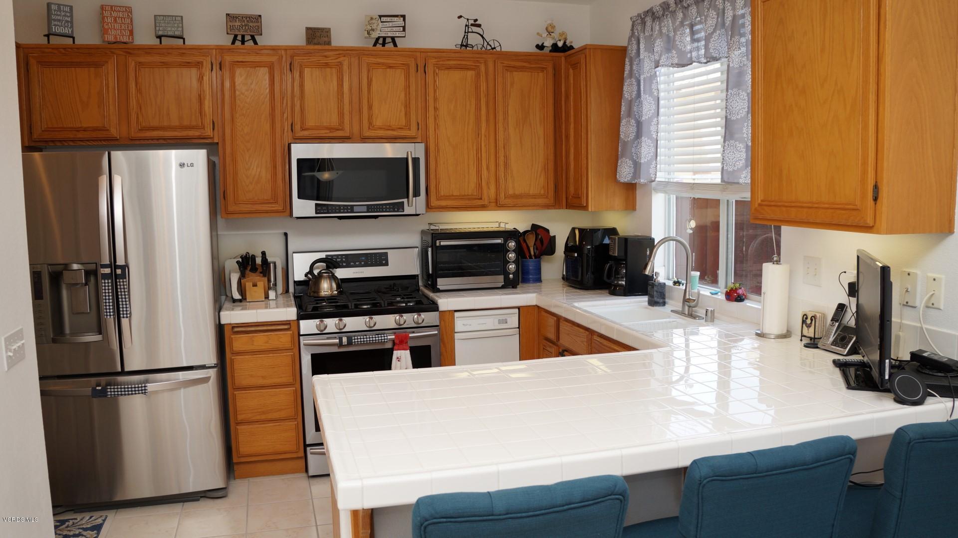 713 Pivot Point Way Oxnard, CA 93035 - Photo 8 of 33 713 Pivot Point Way, Oxnard, CA 93035 -