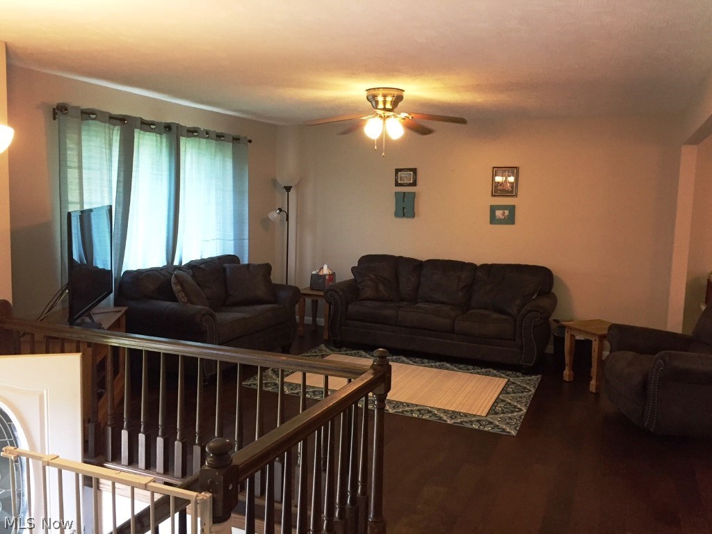 1765 Mt Tom Road Marietta, OH 45750 - Photo 8 of 26 Living Room