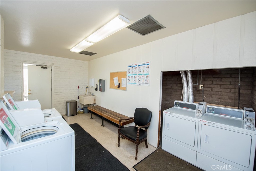 3500 Buchanan Street, Unit 162 Riverside, CA 92503 - Photo 45 of 54 Club House