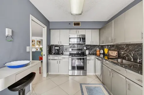 $450,000 | 7145 Promenade Drive, Unit 602, Boca Raton, FL 33433