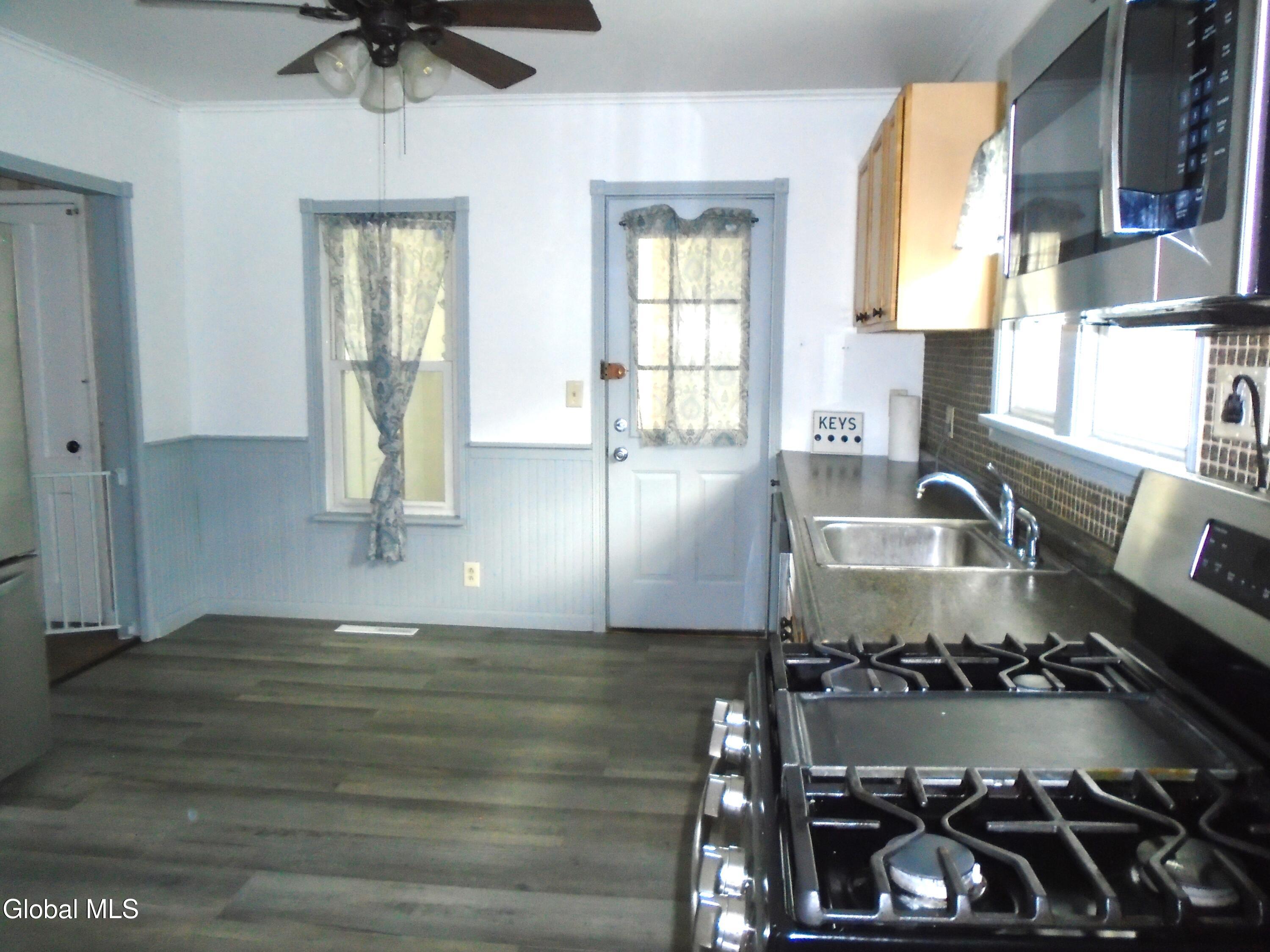 342 Eleanor Street Schenectady, NY 12306 - Photo 11 of 24 DSC03139