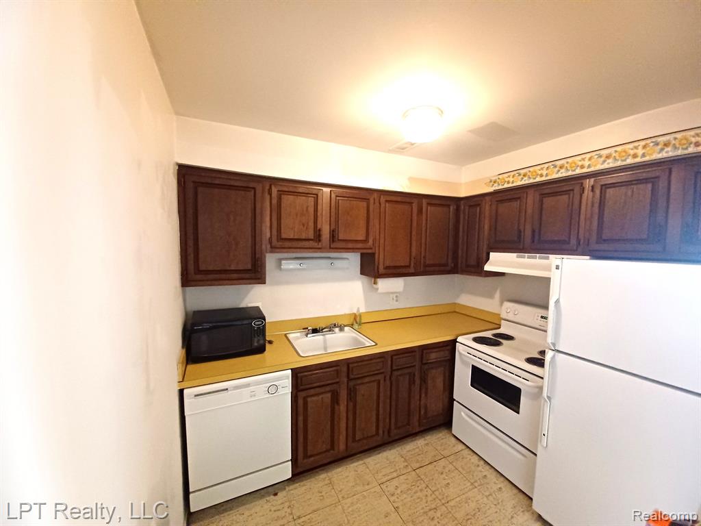 4973 East 10 Mile Road, Unit 8 Warren, MI 48091 - Photo 12 of 20
